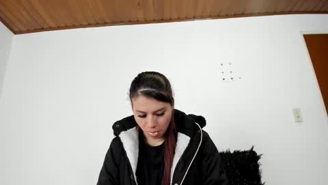 isabella_jaramillo online show from 17, 10, 2025