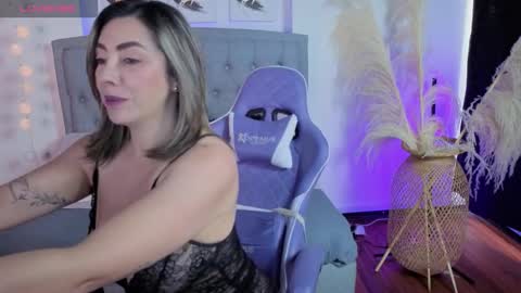 Snapshot of isabella_lt chatting on 3, 11, 2025 online show from 3, 11, 2025