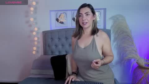 Snapshot of isabella_lt chatting on 25, 11, 2025 online show from 25, 11, 2025