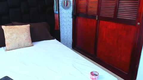 Isabella Your Queen  online show from 22, 2, 2025