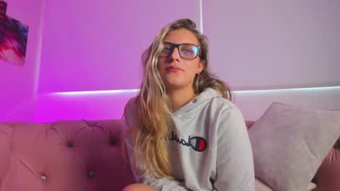 Isabella Rros online show from 29, 12, 2024