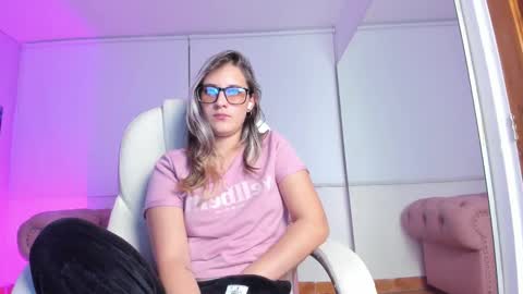 Isabella Rros online show from 27, 2, 2025