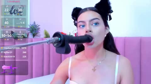 Snapshot of isabella_santos1 chatting on 17, 10, 2025 Isabella online show from 17, 10, 2025