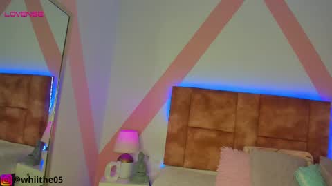 Isabella White online show from 8, 3, 2025