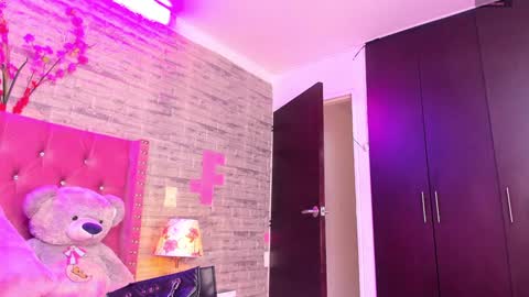 Snapshot of isabellabroms21 chatting on 8, 2, 2025    v online show from 8, 2, 2025