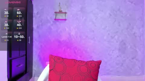 Snapshot of isabellagh1 chatting on 16, 10, 2025 Instagram soybella01 online show from 16, 10, 2025