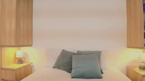 Isabella  online show from 15, 9, 2025