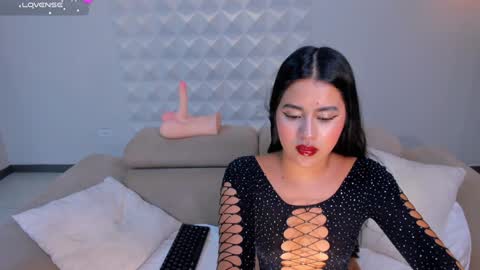 Isa Hill  online show from 17, 12, 2024