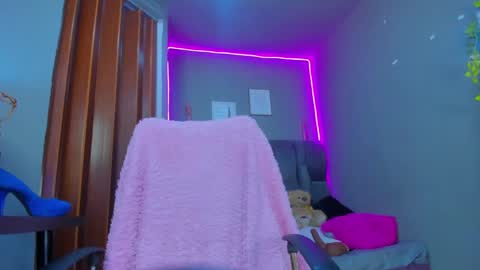 Snapshot of isabellamoons chatting on 10, 9, 2025 Isabella anal squirt latina colombian paisa online show from 10, 9, 2025