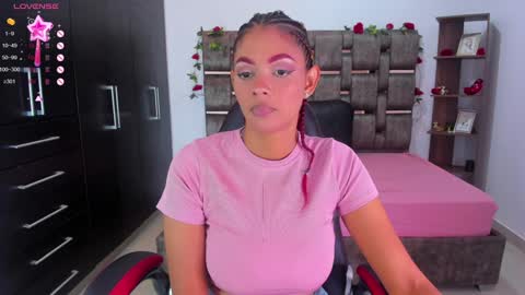 Snapshot of isabelreyes_ chatting on 4, 12, 2024 Hi mi name is Isabel online show from 4, 12, 2024