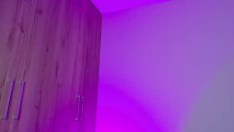 Isabella Hilton online show from 12, 3, 2026