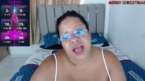 Snapshot of isahot_latin_doll chatting on 17, 12, 2025 isa online show from 17, 12, 2025