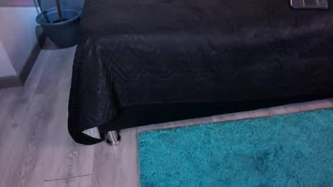 I S A  S AN D E R S  online show from 14, 10, 2025