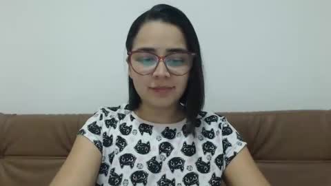 Snapshot of isemma chatting on 1, 11, 2025 Emma online show from 1, 11, 2025