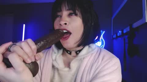 Snapshot of isis_diosa chatting on 3, 2, 2025 Ana Maria online show from 3, 2, 2025