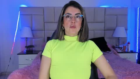 Snapshot of isis_loveyes_ chatting on 1, 12, 2024 Pauli online show from 1, 12, 2024