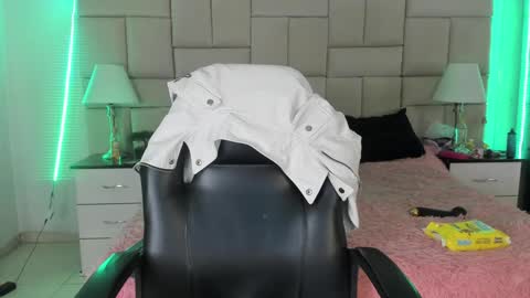 Snapshot of isis_loveyes_ chatting on 16, 12, 2024 Pauli online show from 16, 12, 2024