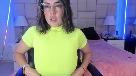 Snapshot of isis_loveyes_ chatting on 23, 12, 2024 Pauli online show from 23, 12, 2024