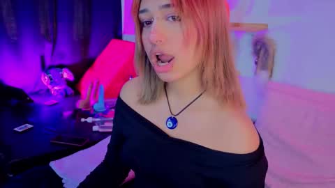 Isisjones18 online show from 22, 11, 2025