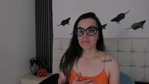 Isis Noir online show from 18, 10, 2025