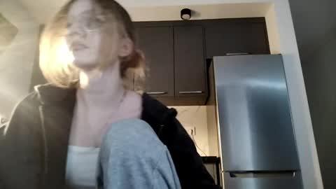 Snapshot of ismeriax chatting on 8, 4, 2026 Mia online show from 8, 4, 2026