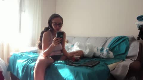 Snapshot of issabelle_69 chatting on 14, 9, 2025 Issabelle online show from 14, 9, 2025