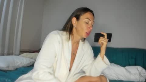 Snapshot of issabelle_69 chatting on 15, 9, 2025 Issabelle online show from 15, 9, 2025