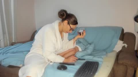 Snapshot of issabelle_69 chatting on 18, 11, 2025 Issabelle online show from 18, 11, 2025