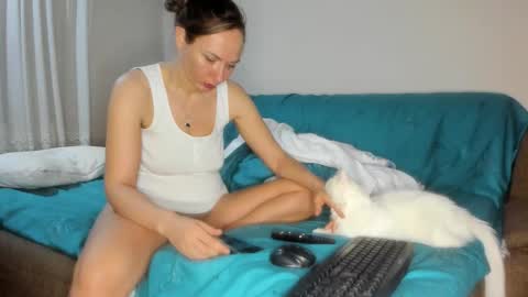 Snapshot of issabelle_69 chatting on 3, 12, 2025 Issabelle online show from 3, 12, 2025