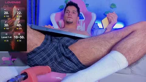 Snapshot of issac_james chatting on 3, 1, 2025 Issac online show from 3, 1, 2025