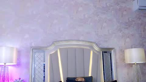 Issadorra online show from 9, 3, 2025