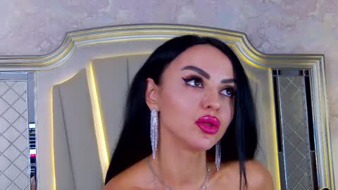 Issadorra online show from 27, 3, 2026