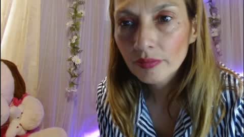 Itala Gomez online show from 25, 1, 2025