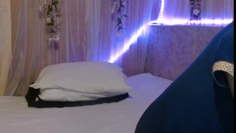 Itala Gomez online show from 9, 3, 2025