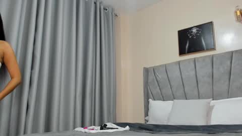 Snapshot of its_canella chatting on 7, 3, 2025 canella online show from 7, 3, 2025