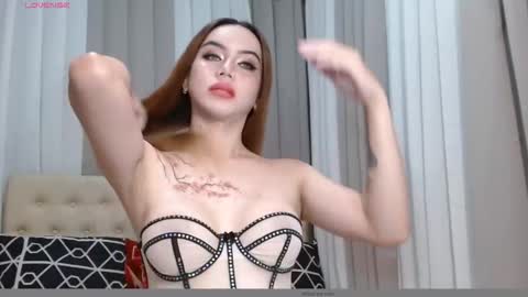 Snapshot of its_emilyvillain chatting on 13, 11, 2025 Emily online show from 13, 11, 2025