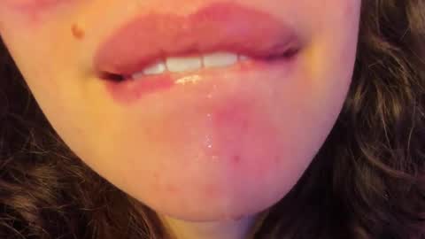 Snapshot of its_marie chatting on 6, 3, 2025 Maria online show from 6, 3, 2025