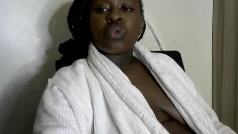 Snapshot of its_sweet chatting on 2, 12, 2024 BigAss horny online show from 2, 12, 2024