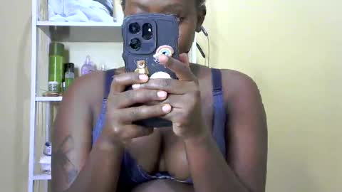 Snapshot of its_sweet chatting on 28, 2, 2025 BigAss horny online show from 28, 2, 2025