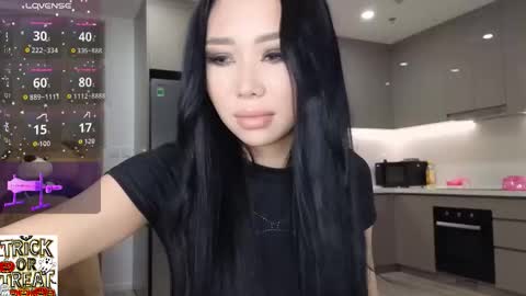 Queen Liya online show from 1, 11, 2025