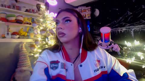 Nicki Foxx online show from 2, 12, 2024