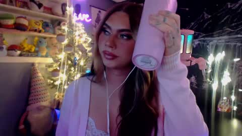 Nicki Foxx online show from 11, 12, 2024