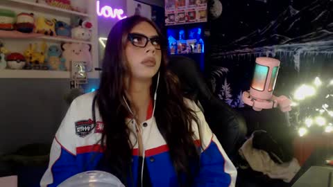 Nicki Foxx online show from 15, 1, 2025