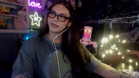 Nicki Foxx online show from 17, 1, 2025