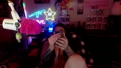 Nicki Foxx online show from 24, 10, 2025