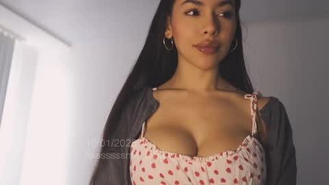 itsssssssme_lana online show from 10, 1, 2025