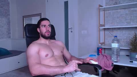 Snapshot of ivanhydee chatting on 10, 9, 2025 IvanHydee online show from 10, 9, 2025