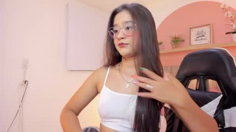Snapshot of ivette_swan chatting on 18, 4, 2026 I V E T T E online show from 18, 4, 2026