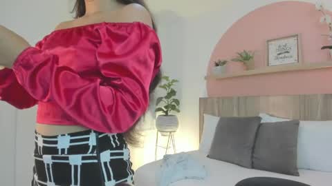 Snapshot of ivette_swan chatting on 5, 5, 2026 I V E T T E online show from 5, 5, 2026