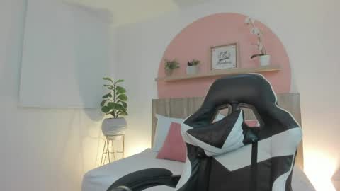 Snapshot of ivette_swan chatting on 20, 5, 2026 I V E T T E online show from 20, 5, 2026